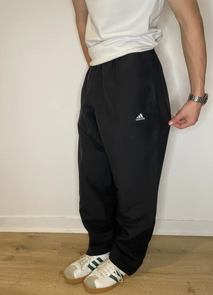 Parachute TrackPant Exclusive Adidas Noir | M, brand: adidas, condition: Very good, size: M, €30.00, €32.20 includes Buyer Protection