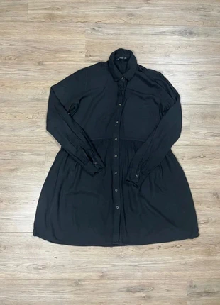 Robe noir stradivarius avec bouton taille S, brand: Stradivarius, condizioni: Ottime, taglia: S / IT 40 / EU 36, €5.58, €6.56 include la Protezione acquisti