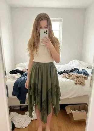 jupe longue vert kaki asymétrique à dentelle style fée #091, merk: Esprit de la forêt, staat: Heel goed, maat: M / 38 / 10, € 44,99, € 47,94 inclusief Kopersbescherming