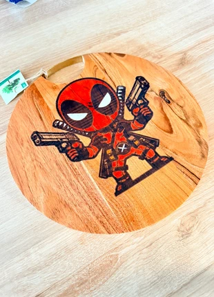 Planche Deadpool, marca: Deadpool, estado: Novo com etiquetas, €19.90, €21.60 inclui Proteção do Comprador