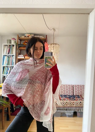 Om scarf white, merk: Hippie, staat: Nieuw zonder prijskaartje, € 9,00, € 10,15 inclusief Kopersbescherming