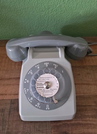 Téléphone Socotel S63 des PTT – modèle n°8060062 du 12 mai 1980, marque: Socotel, état: Très bon état, 29,00 €, 31,15 € Protection acheteurs incluse