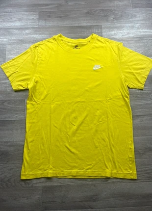 T-shirt Nike jaune taille M en coton, marque: Nike, état: Très bon état, taille: M, 5,00 €, 5,95 € Protection acheteurs incluse