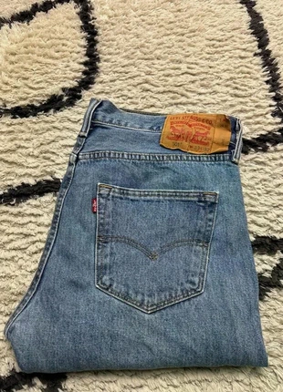 Jean Levi’s 501 W33 L32 bleu J15028, marque: Levi's, état: Très bon état, taille: W33 | FR 42, 24,00 €, 25,90 € Protection acheteurs (Pro) incluse