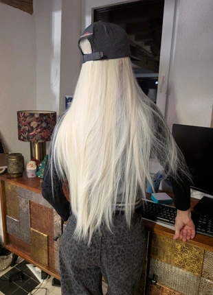 Perruque d' excellente qualité . Neuve (jamais porté), marca: Magnifique, estado: Novo com etiquetas, €9.00, €10.15 inclui Proteção do Comprador