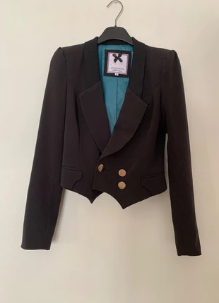 Giacca Blazer Nera Crop Bottoni Oro Fodera Seta Blu - Silvian Heach - Taglia XS / IT 38 / EU 34, brand: Silvian Heach, condizioni: Ottime, taglia: XS / IT 38 / EU 34, €12.00, €13.30 include la Protezione acquisti