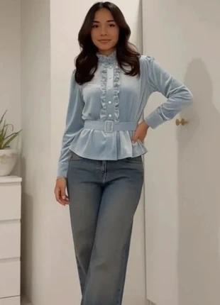 Blouse bleu ciel en velours avec volants Taille M, merk: Vintage Chic, staat: Heel goed, maat: M / 38 / 10, € 52,00, € 55,30 inclusief Kopersbescherming