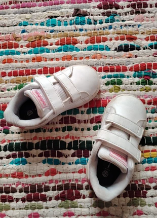 Stan Smith à scratch, marca: adidas, estado: Bom, tamanho: 22, €9.00, €10.15 inclui Proteção do Comprador