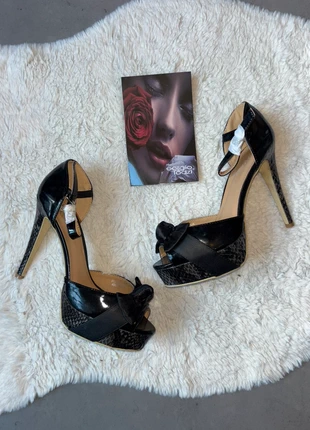 Magnifique talons escarpins femme noir taille 39/40 neuf avec étiquette, brand: Boutique Italiana, condizioni: Nuovo con cartellino, taglia: 39.5, €13.00, €14.35 include la Protezione acquisti Pro