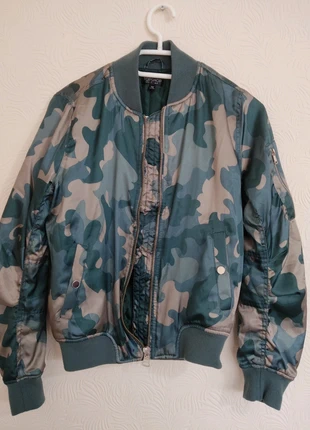 Top shop army green bomber jacket ,worn twice, brand: Topshop, condition: Very good, size: S / UK 8-10, £6.00, £7.00 includes Buyer Protection