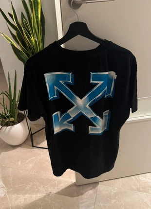 Off-White Blue Metal Arrow Black TEE, merk: Off-White, staat: Heel goed, maat: M, € 40,00, € 42,70 inclusief Kopersbescherming