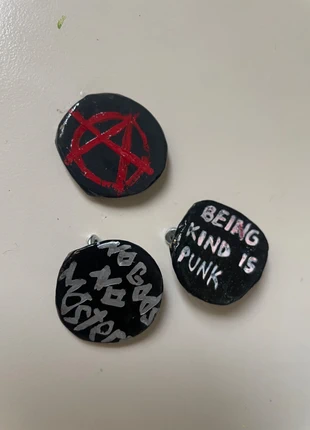 Punk Bottle Cap Pin Bundle, brand: Punk, condizioni: Buone, €1.50, €2.28 include la Protezione acquisti