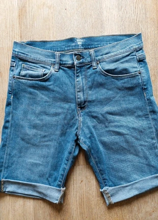 Short, bermuda jean bleu Carhartt. Logo cuir. Taille W29. Fr 38., brand: Carhartt, condition: Very good, size: W29, €22.50, €24.33 includes Buyer Protection
