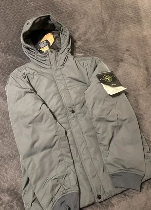 Stone island winter jas maat S, merk: Stone Island, staat: Nieuw zonder prijskaartje, maat: S, € 200,00, € 210,70 inclusief Kopersbescherming