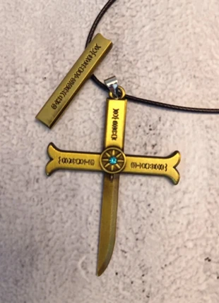 Collier Dracule Mihawk – Épée croix légendaire de One Piece, marque: OnePiece, état: Neuf sans étiquette, 8,00 €, 9,10 € Protection acheteurs incluse