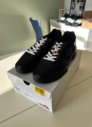 Zwarte schoenen ellesse, merk: Ellesse, staat: Nieuw zonder prijskaartje, maat: 46, € 6,00, € 7,00 inclusief Kopersbescherming