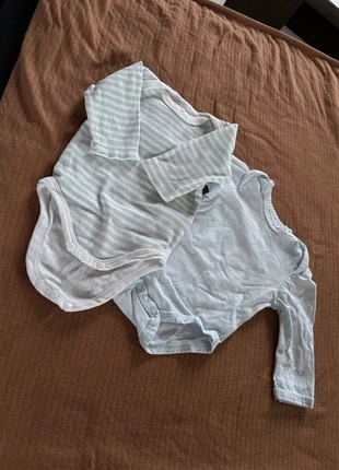 Bodies, marque: sansmarque, état: Bon état, taille: Jusqu'à 1 mois / 50 cm, 1,30 €, 2,07 € Protection acheteurs incluse