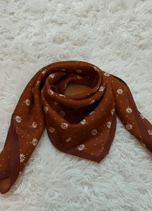 Foulard carré viscose ultra douce CHOCO brun fleuri, marque: Boutique indépendante, état: Très bon état, 8,50 €, 9,63 € Protection acheteurs incluse