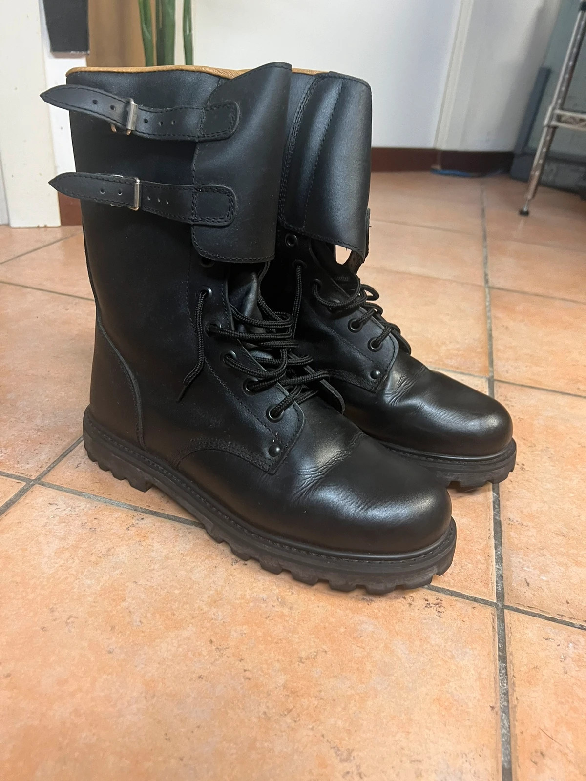 Anfibi militari Pelle Vinted