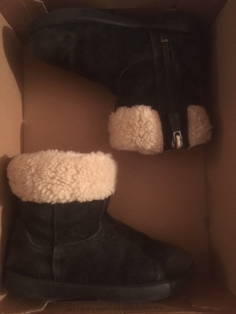 bottines noires fourr es UGG enfant taille 25 Vinted