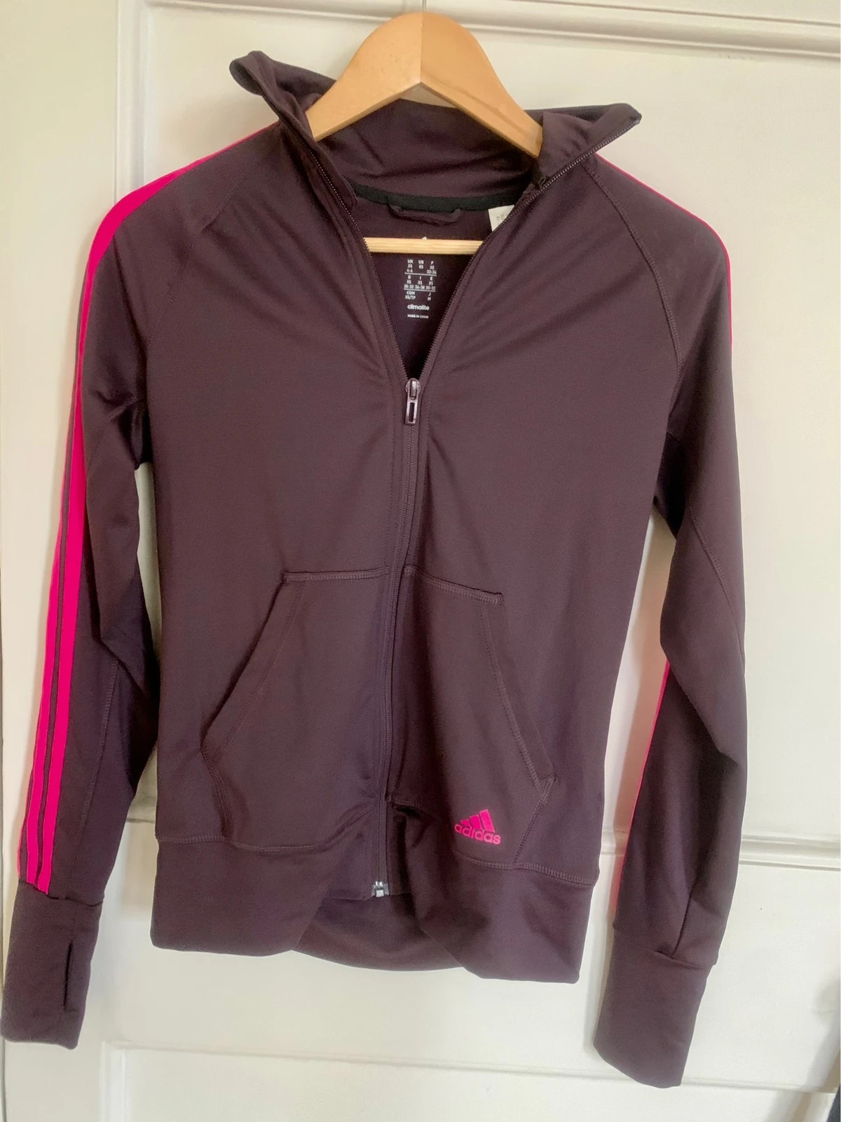 Adidas jacket discount with thumb holes