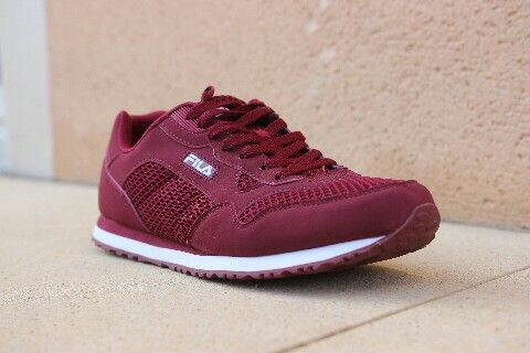 Paire de baskets Fila rouge bordeaux