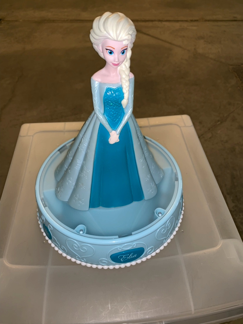 Le gâteau Reine des Neiges, libérée, délivrée…