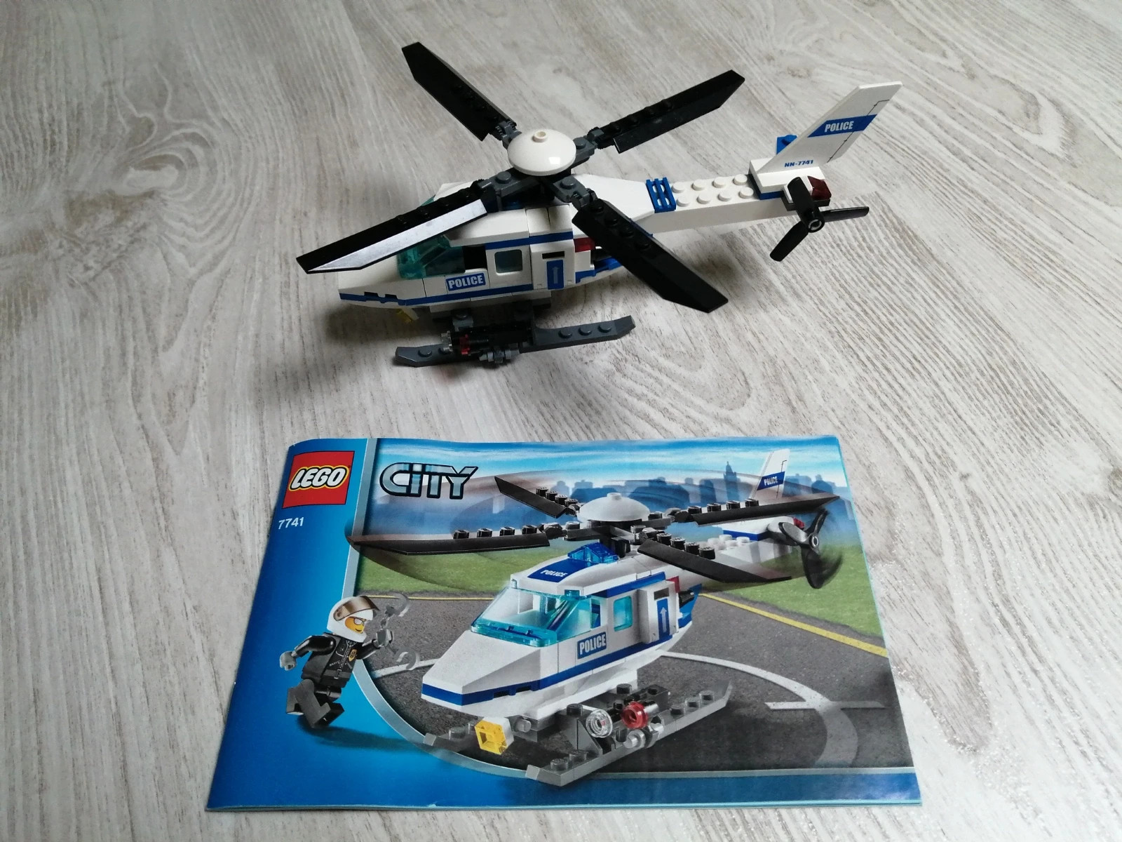 Boite LEGO city 7741 l'hélicoptère de police