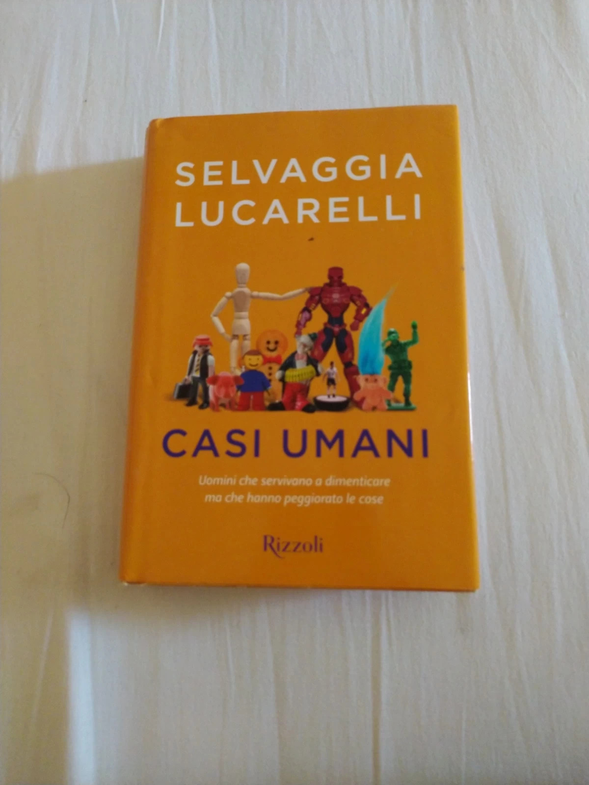 Libro di Selvaggia Lucarelli Casi Umani
