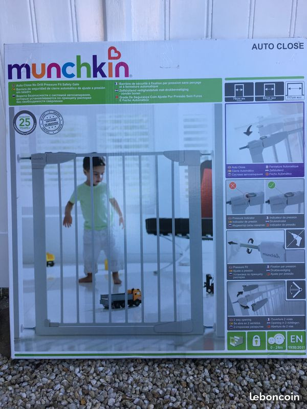 Barrière De Sécurité Enfant Munchkin Portillon Automatique Métal, L.76 /82Cm