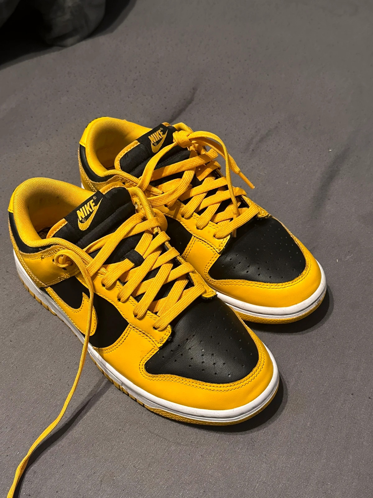 Nike dunk Noir jaune Vinted