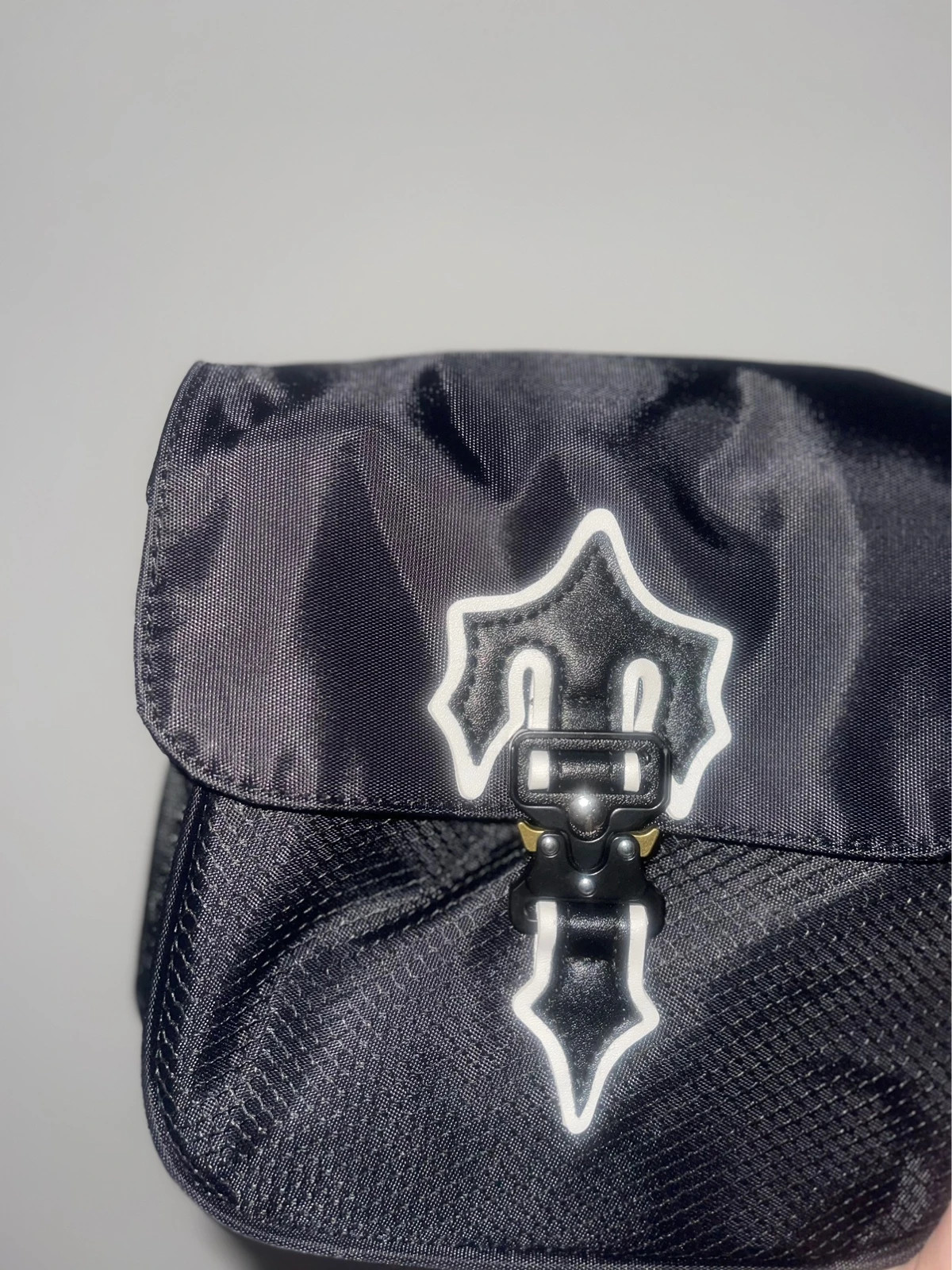 Trapstar t pouch hotsell
