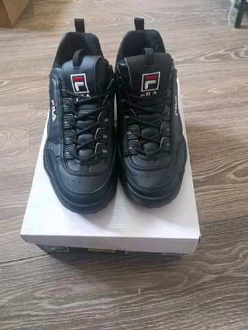 Black leather fila disruptor sales