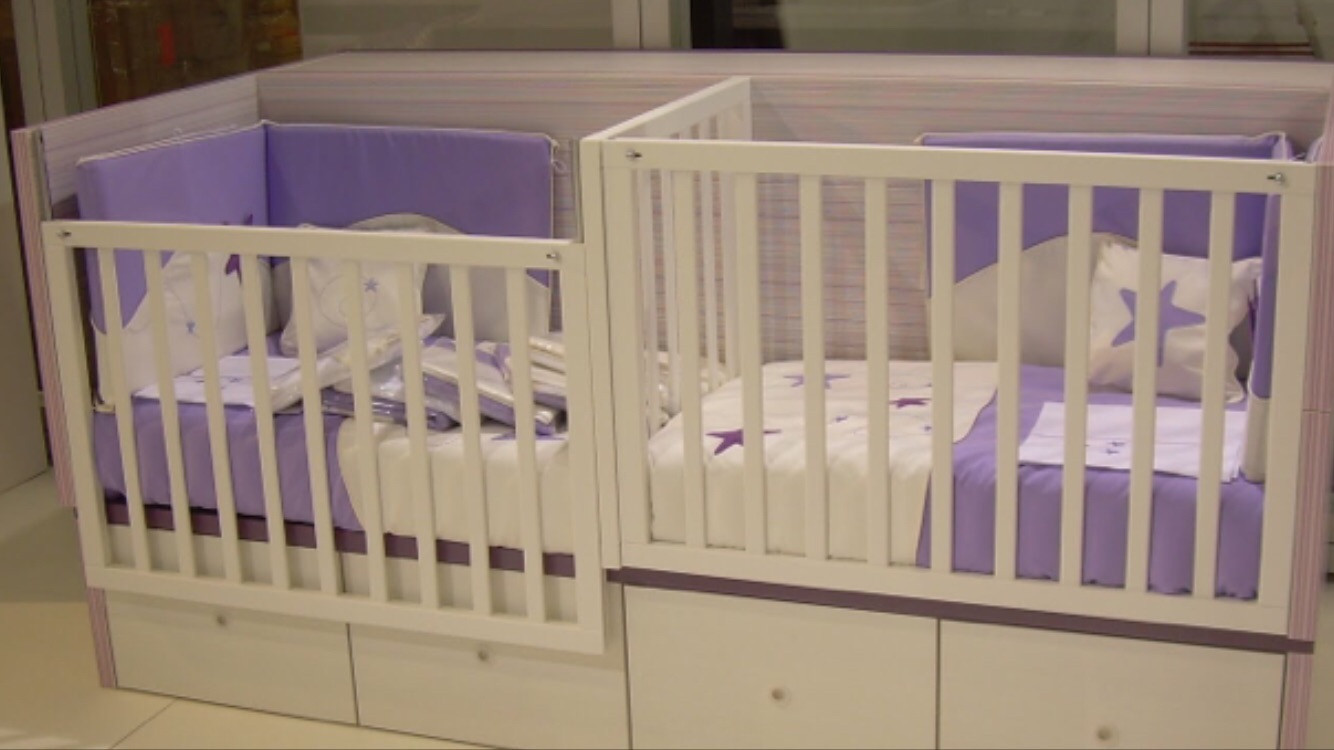 Cuna gemelar convertible en 2 camas Cunas de bebé de segunda mano