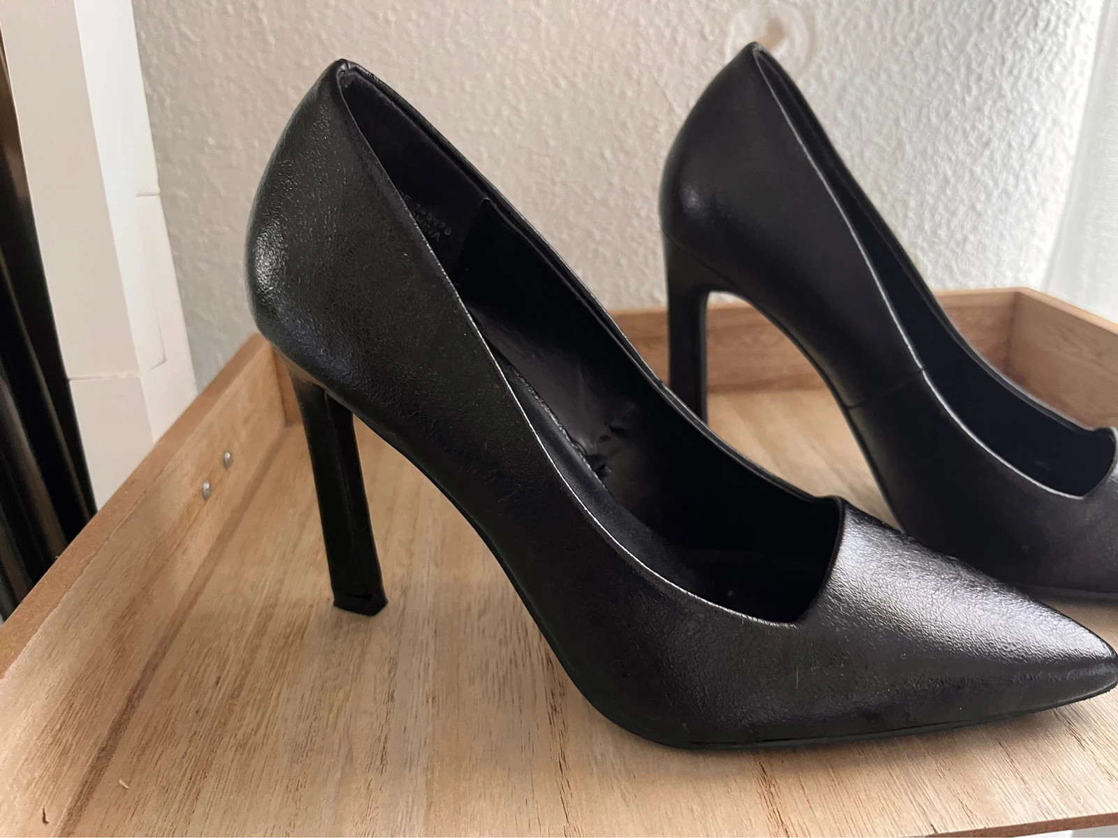 Zapatos negros, chúpame la punta