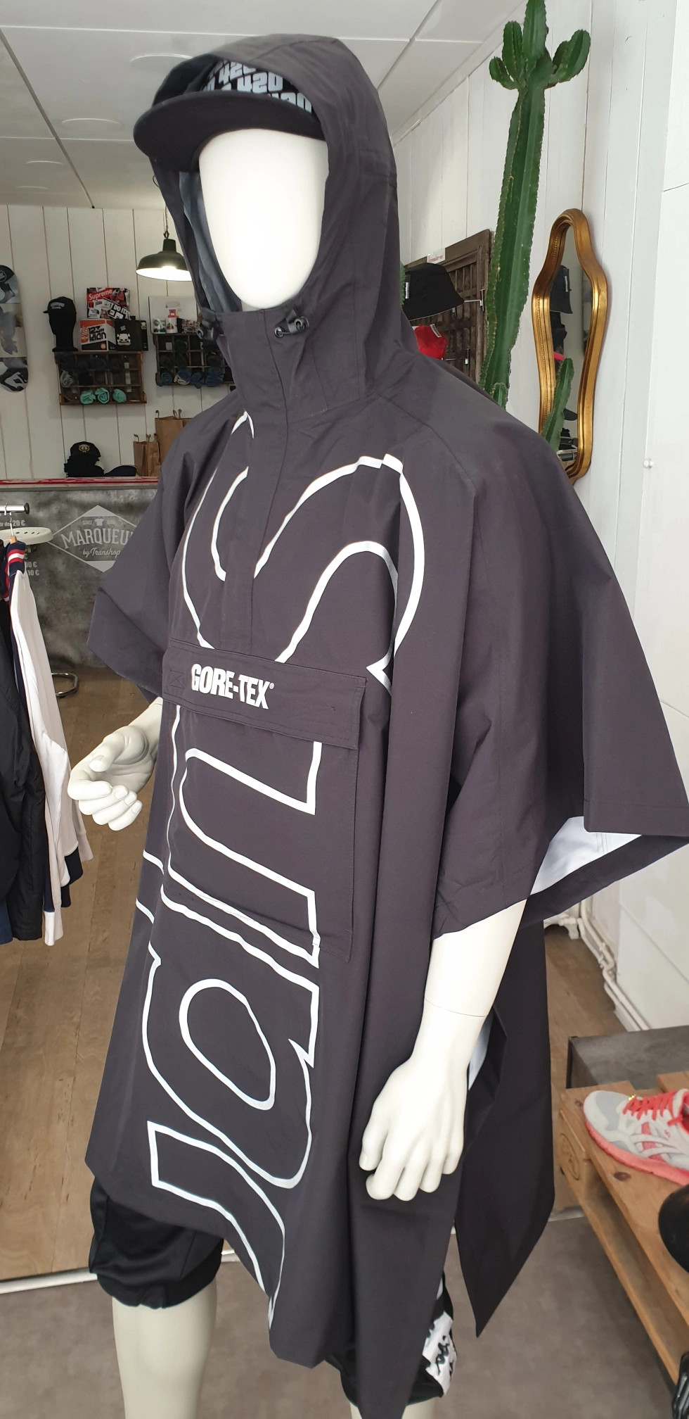 Poncho Supreme x Gore tex S/M | Vinted