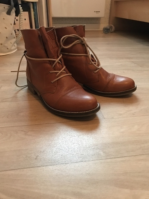 Boots clearance camel eram