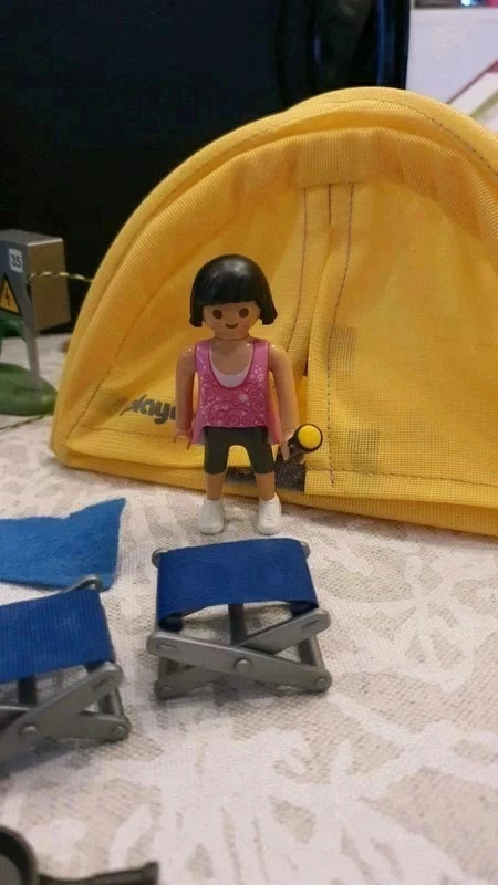 Playmobil Summer Fun 5435 pas cher, Famille et tente de camping