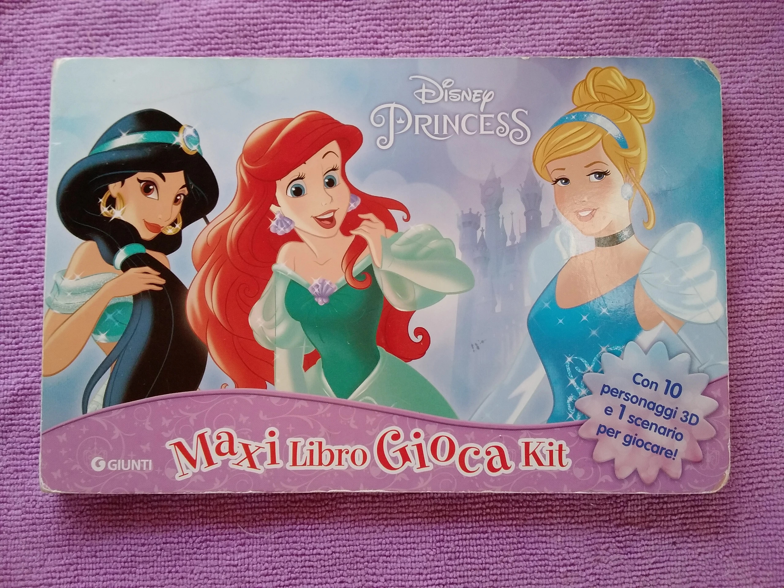 Book Disney Princesses italian. Strong Cardboard book for kids.  illustrated story. Collection item