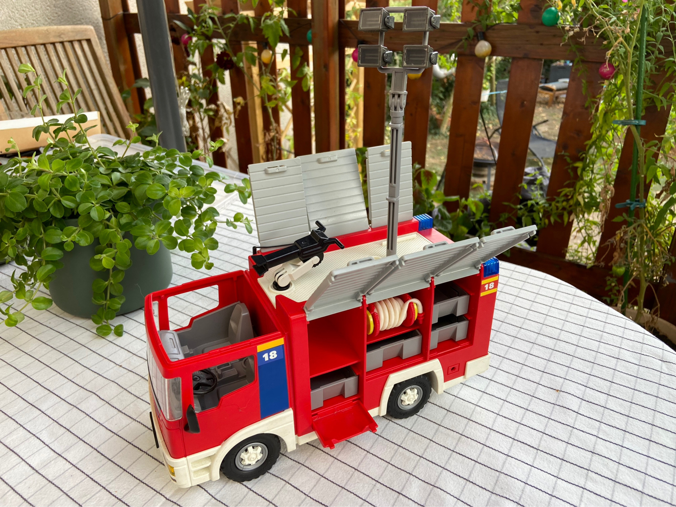 Playmobil - 4821 - Jeu de construction - Fourgon d'intervention de pompier  : : Jeux et Jouets