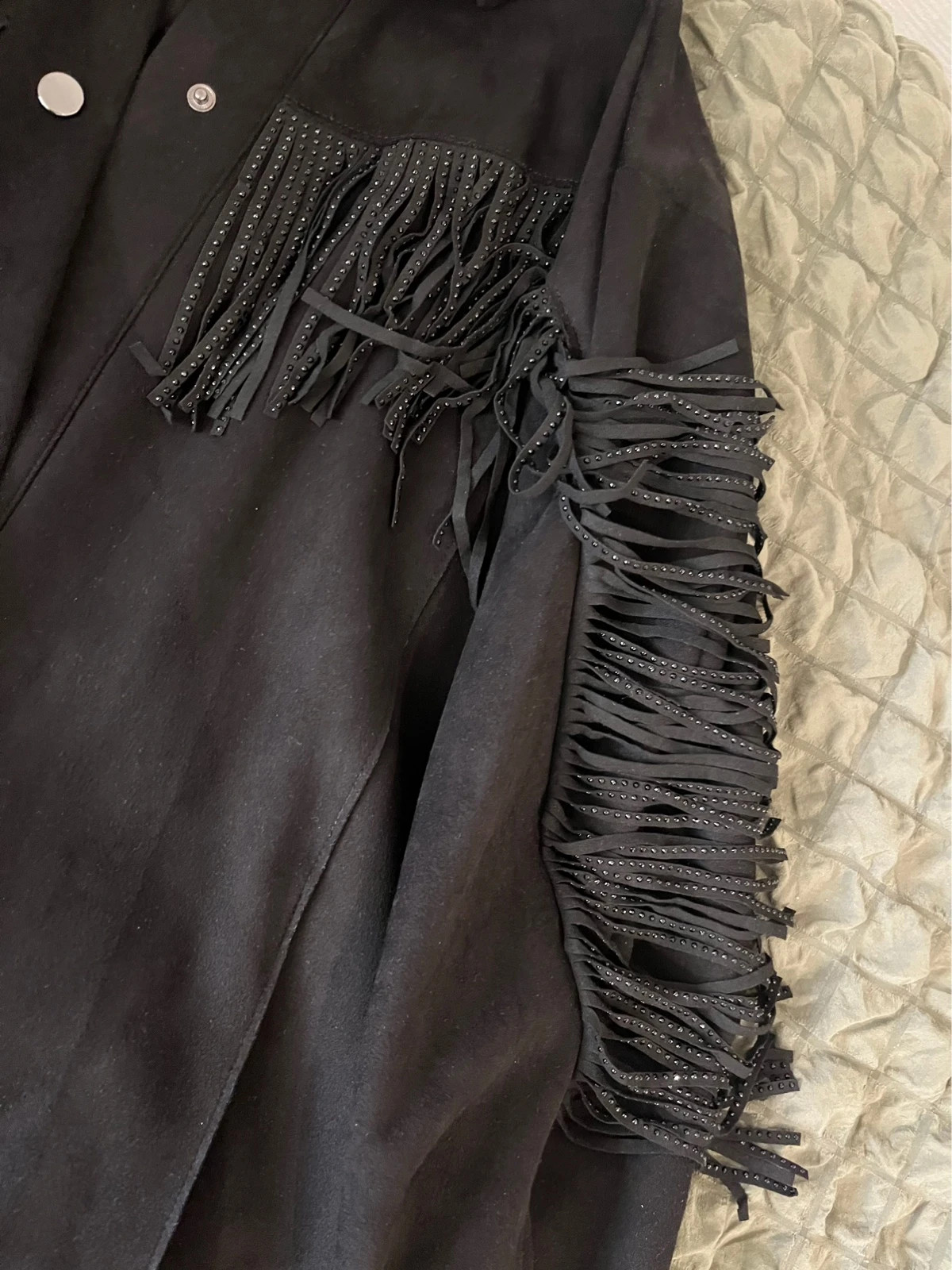 Veste en daim frange Zara noir Vinted