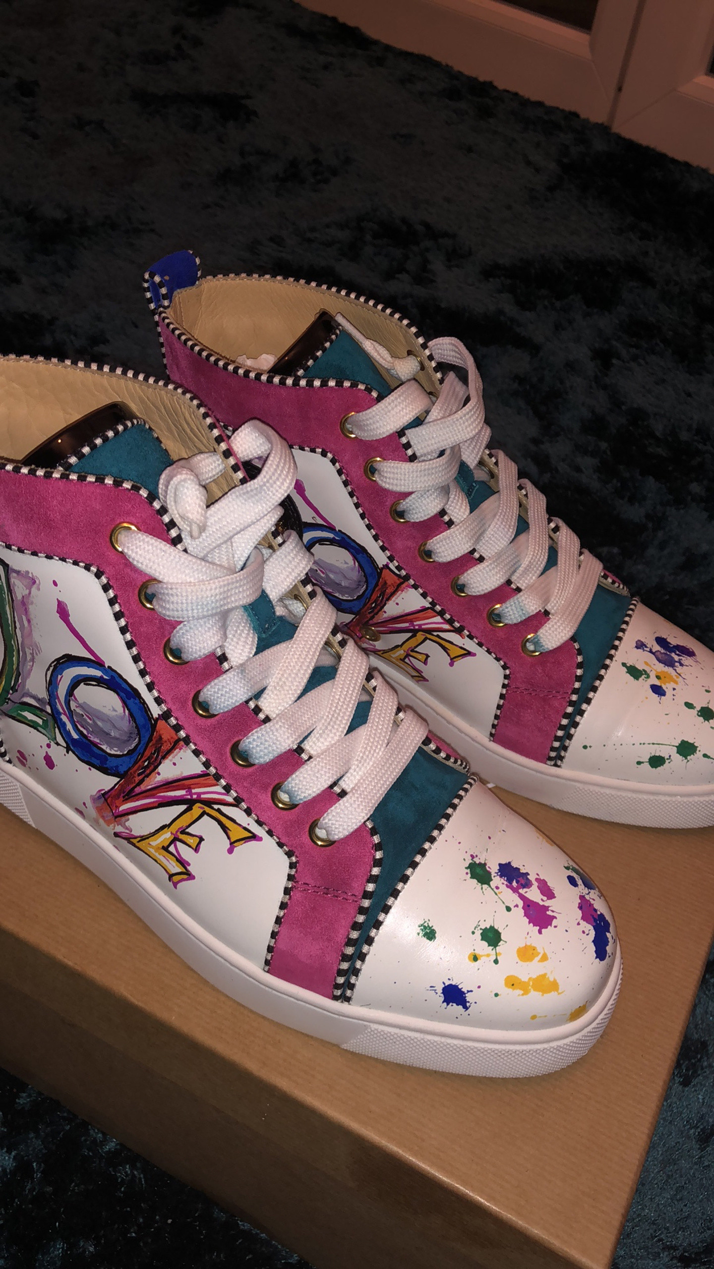 Louboutin love online