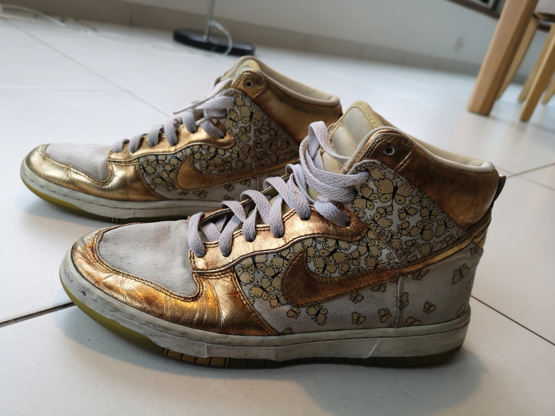 Chaussures dorées jordan clearance