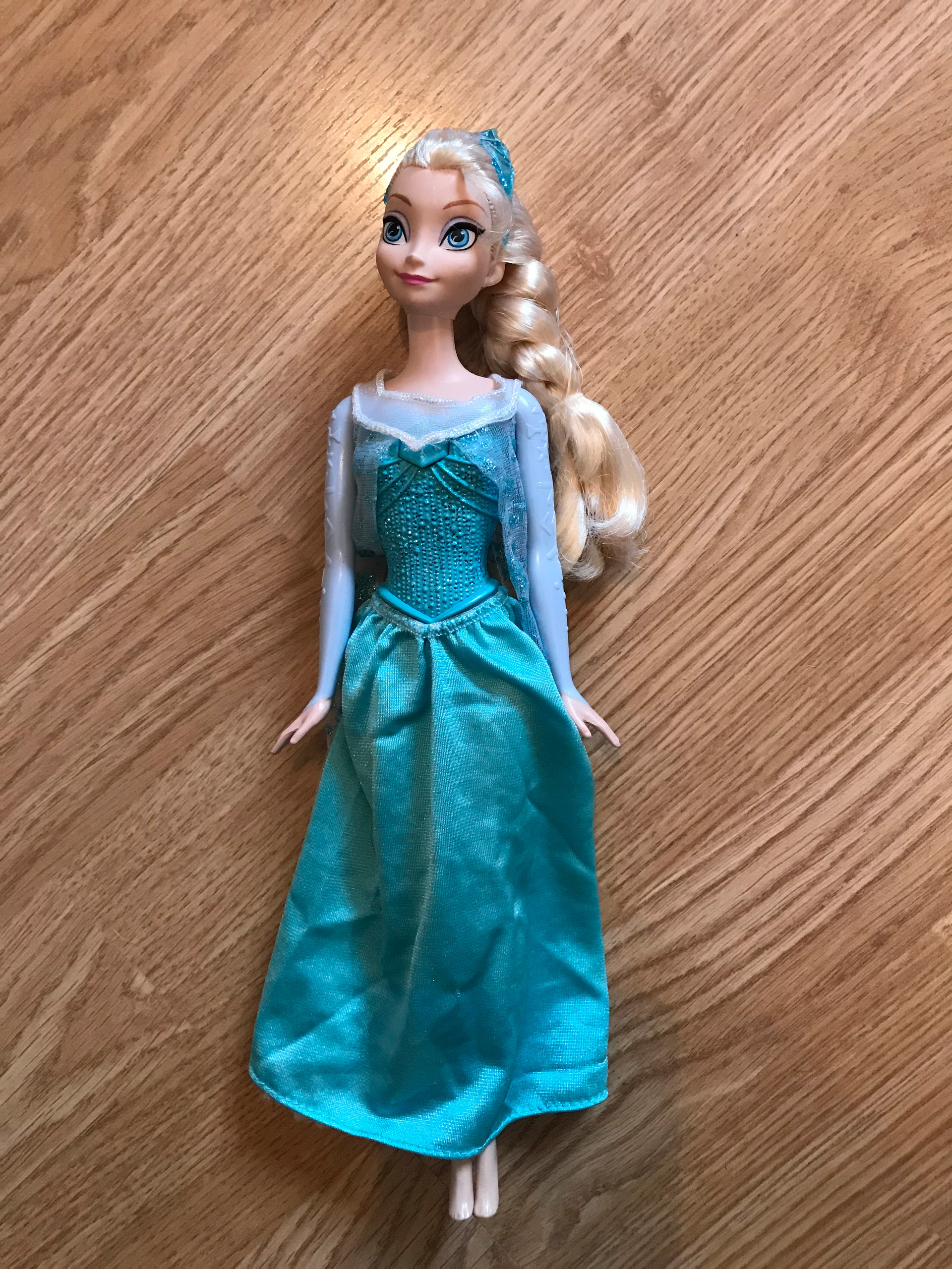 Barbie elsa qui patine reine des neiges