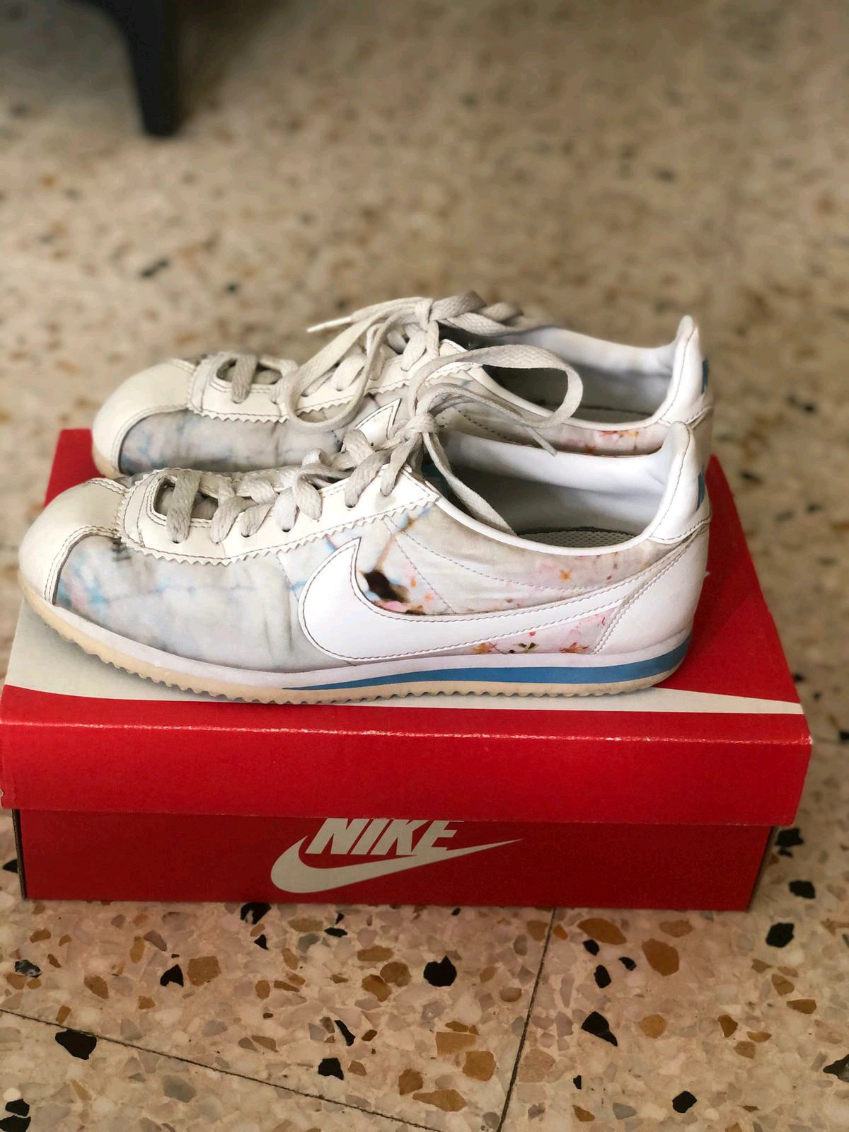 Nike w classic sales cortez cherry bls