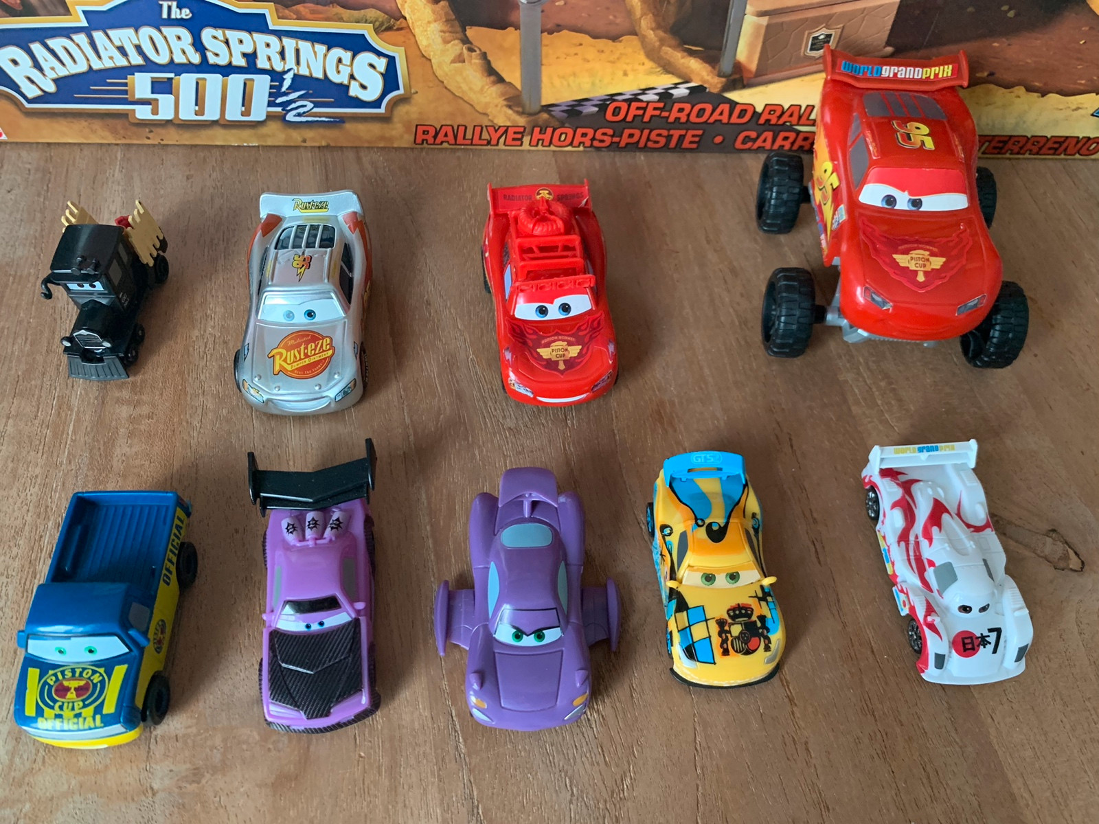 Jouet Disney Pixar Cars On The Road Coffret Visite à Radiator Springs –