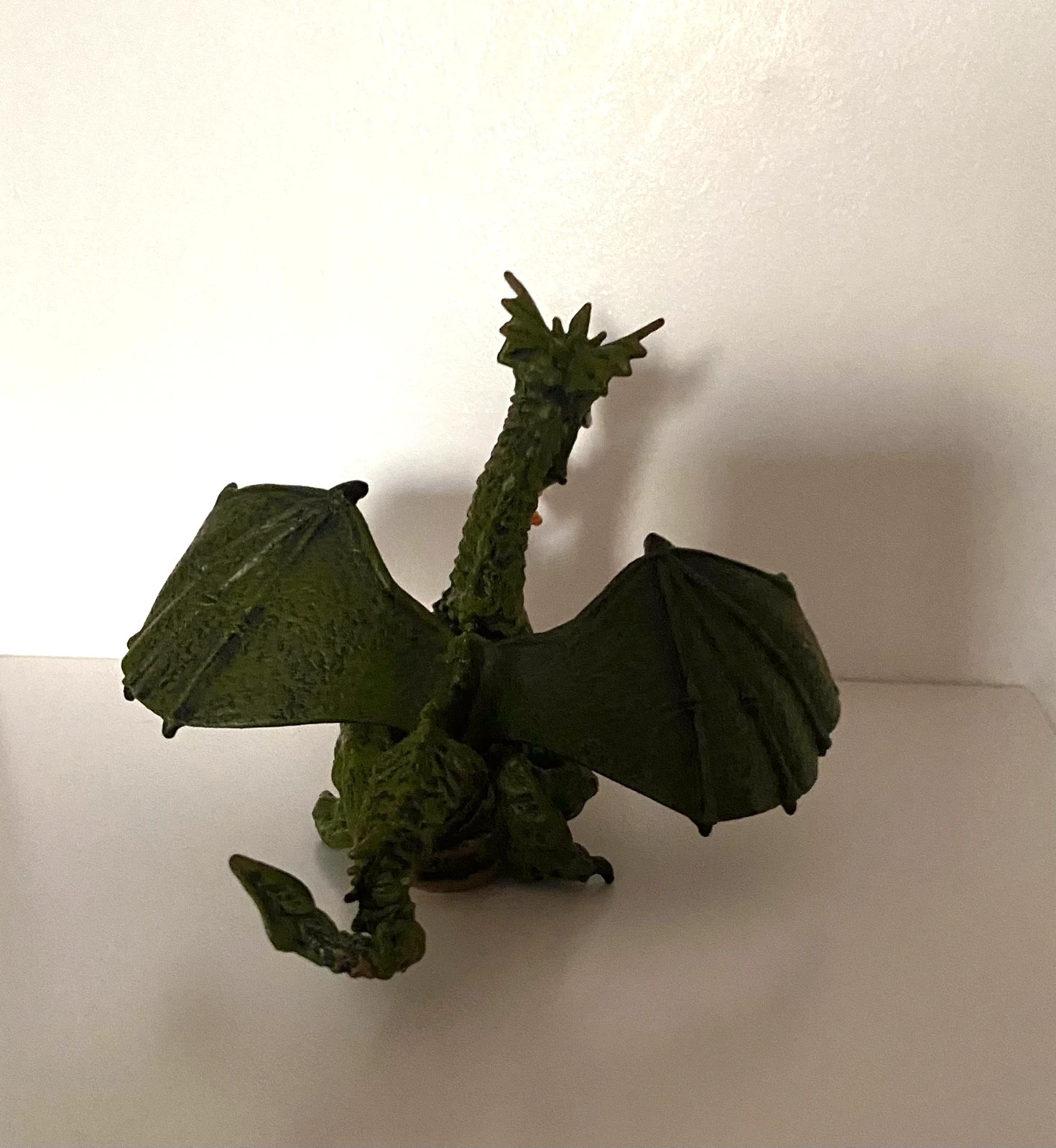Dragon ailé vert avec flamme - PAPO - 39025 - Figurines Dragons et  fantastique - Figurines et mondes imaginaires - Jeux d'imagination