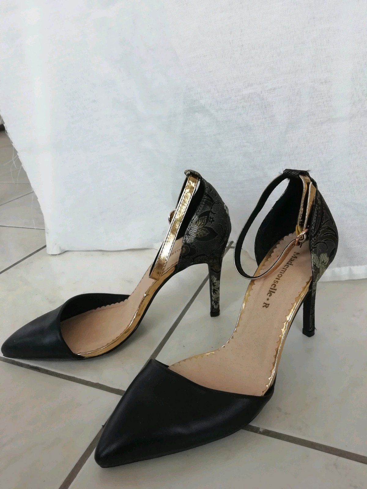 Escarpin mademoiselle. R noir dor talon imprim