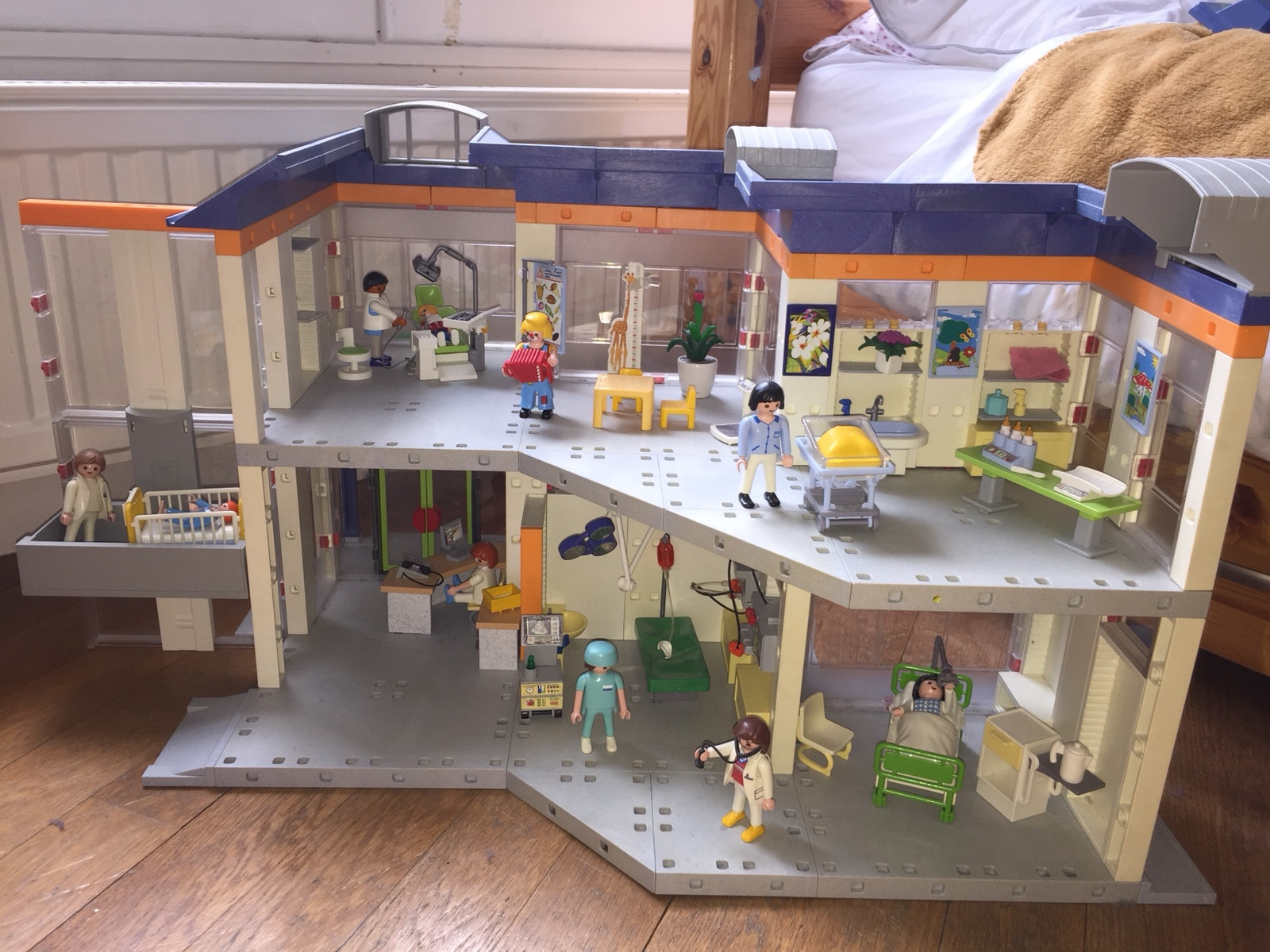 Playmobil 4404 - Grand hôpital avec installation : : Jouets