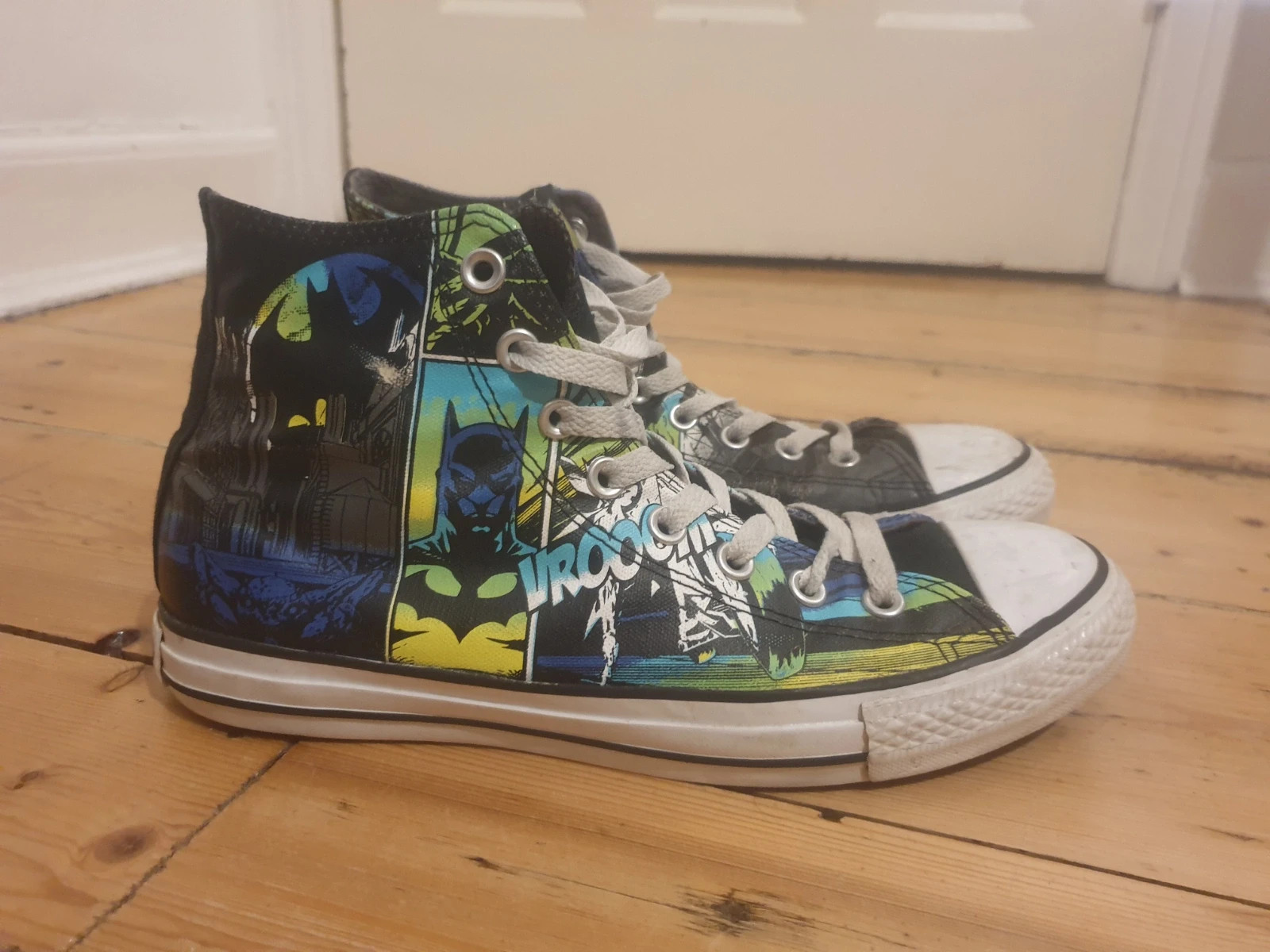 Converse batman edition sales